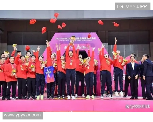 重庆排球队配合默契创新高助力球队在全国赛场上崭露头角 重庆排球队配合默契创新高助力球队在全国赛场上崭露头角