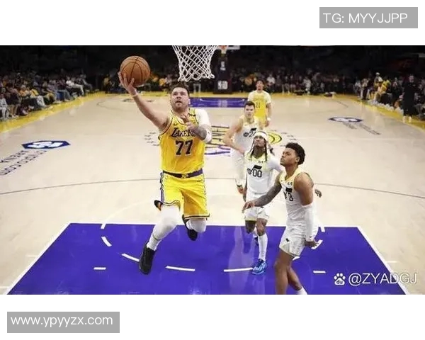 湖人对掘金比赛精彩回顾及得分分析，揭示双方表现亮点与关键时刻