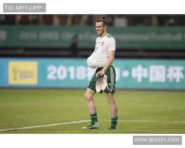 贝尔在比赛中超越中国队展现速度与技巧的精彩瞬间